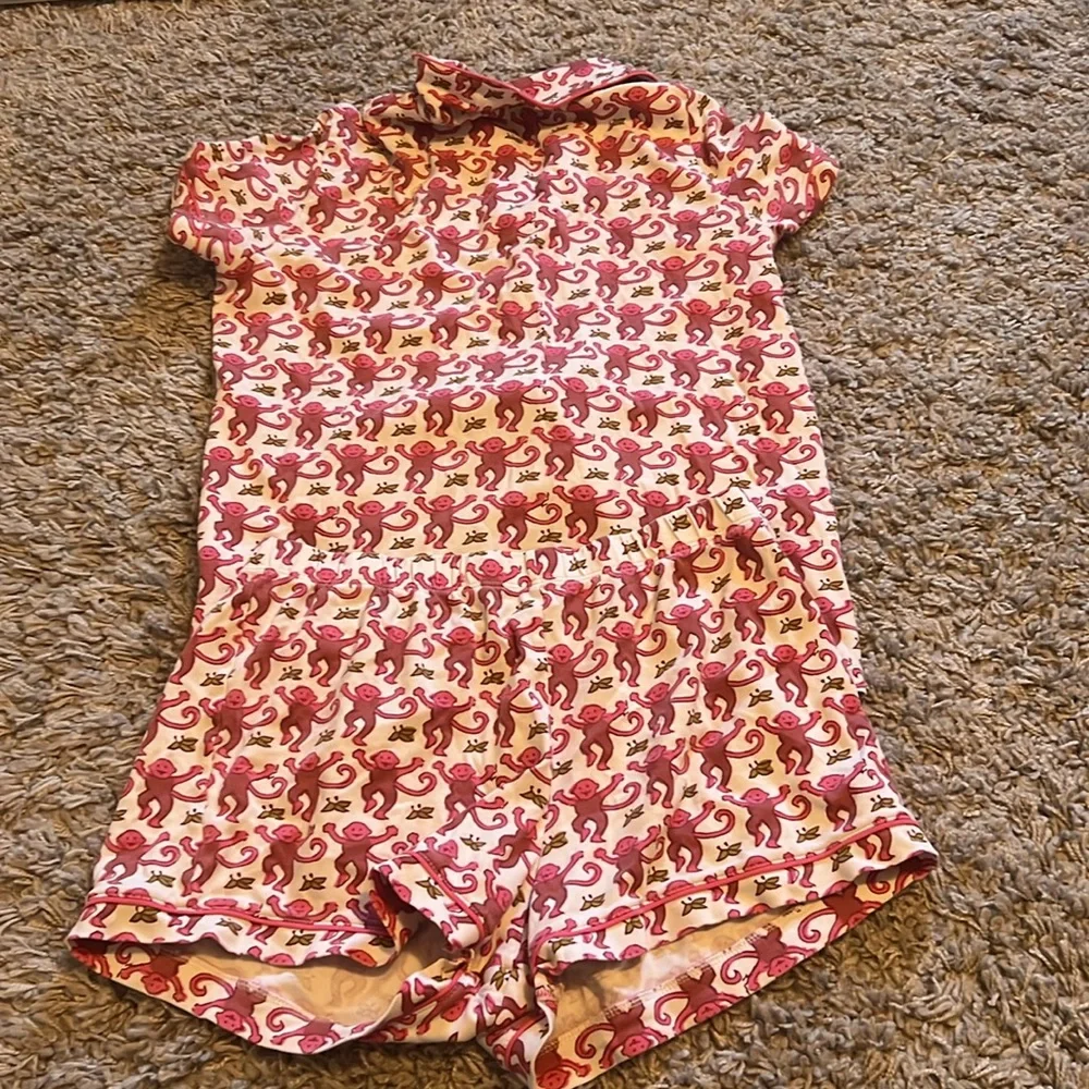 Woman’s Roller Rabbit pajamas🩷🤍 - Picture 2 of 2